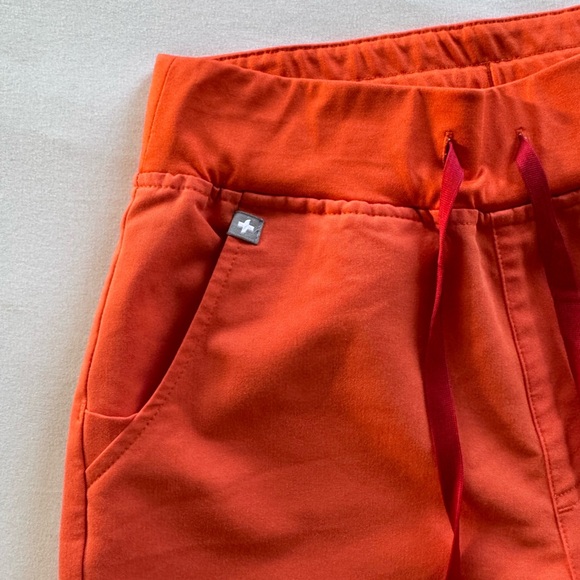 Figs Orange Scrubs Joggers size XS - Picture 3 of 5